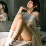 蠢沫沫《晨醒》主题写真：14张全套美图