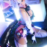 蠢沫沫《绯猁》主题写真：18张全套美图