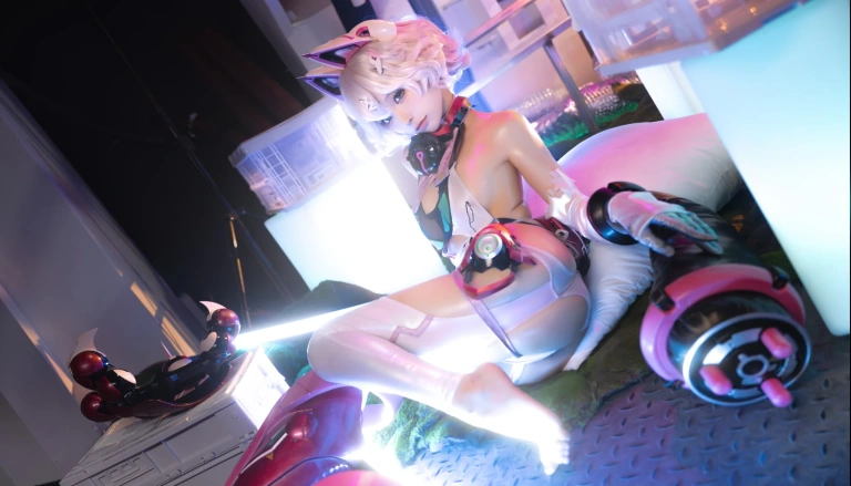 蠢沫沫《绯猁》主题写真：18张全套美图