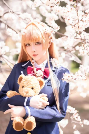 星之迟迟《2024年04月计划赠品 邻家的天使同学 椎名真昼》主题写真：25张全套美图