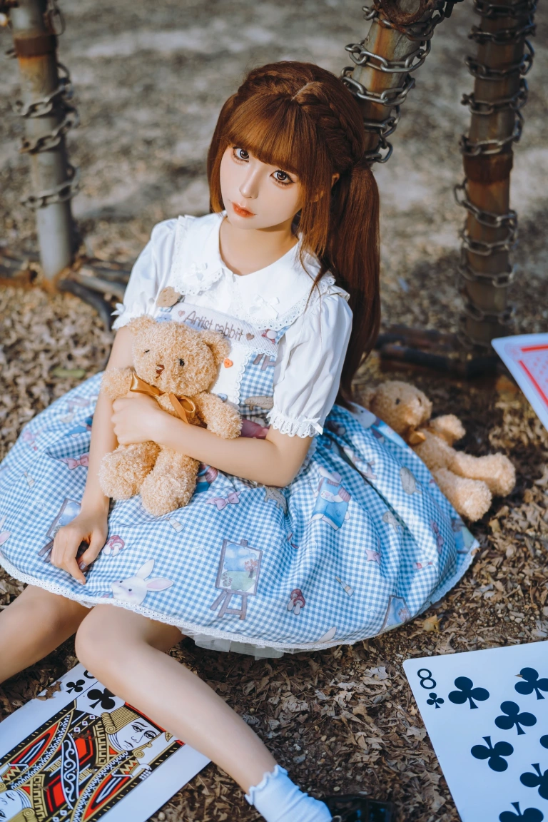 蠢沫沫《人偶》主题写真：16张全套美图