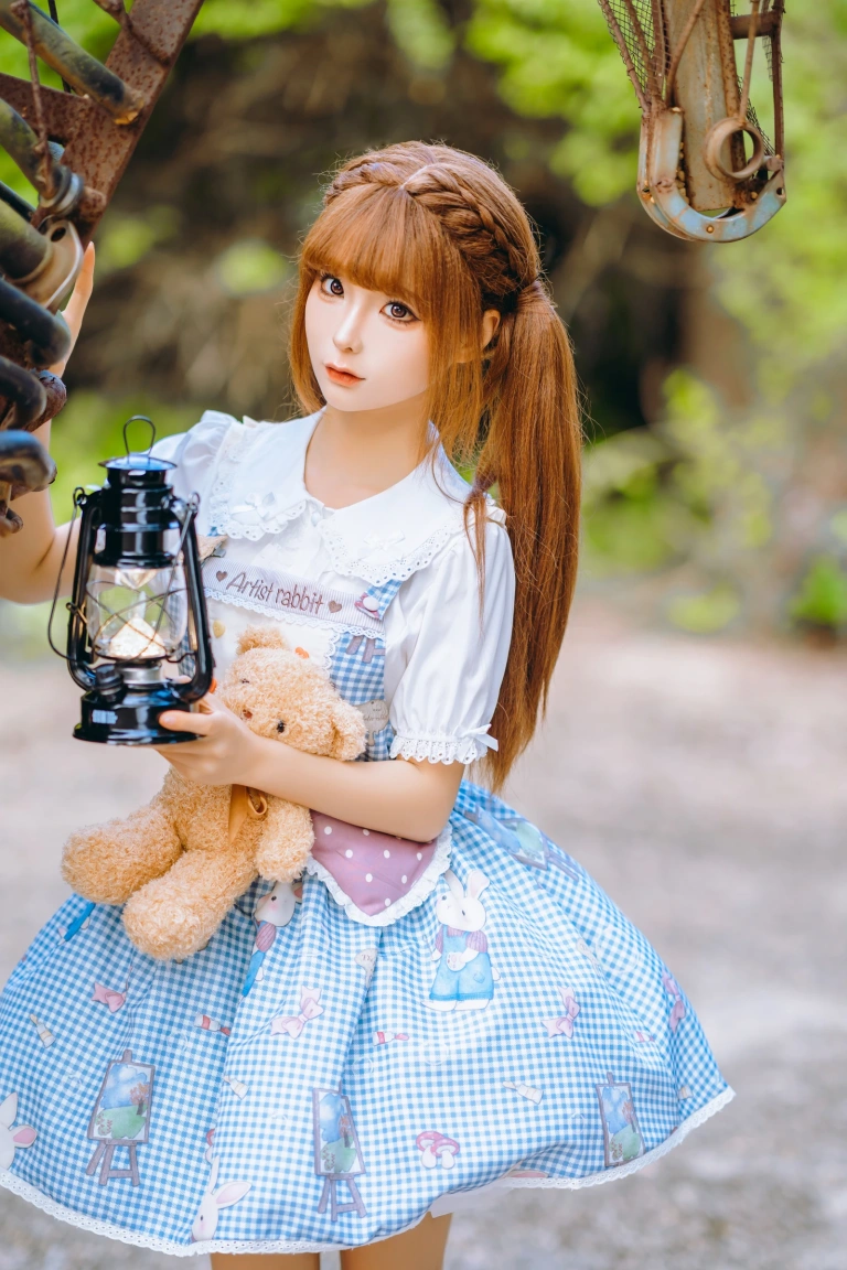 蠢沫沫《人偶》主题写真：16张全套美图