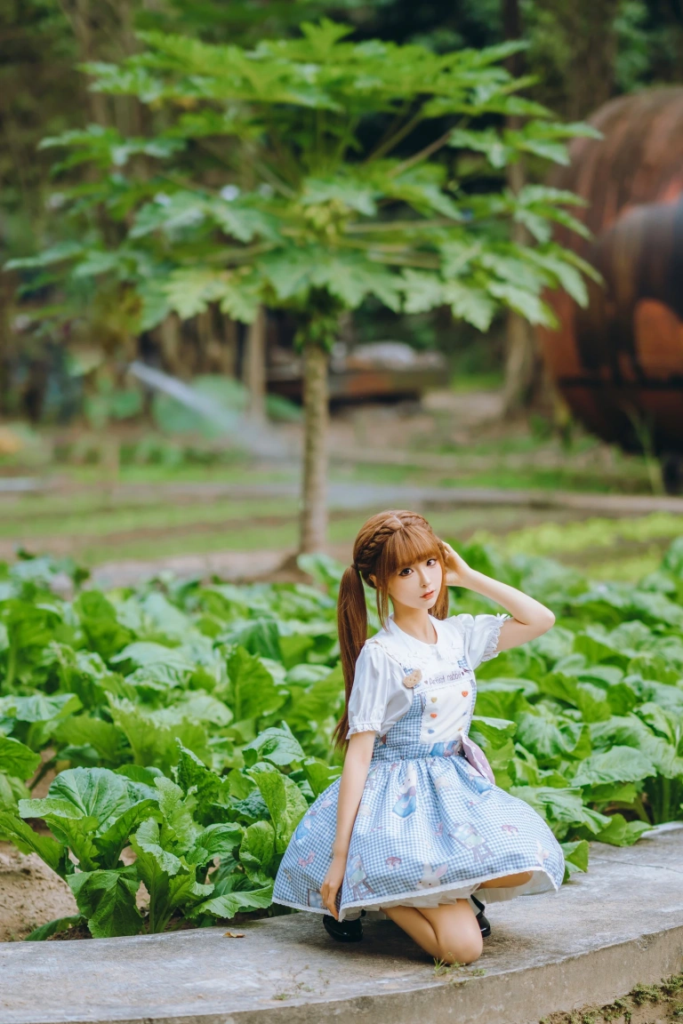 蠢沫沫《人偶》主题写真：16张全套美图