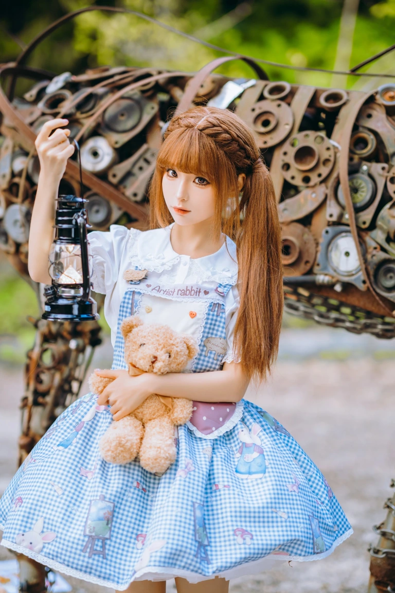 蠢沫沫《人偶》主题写真：16张全套美图