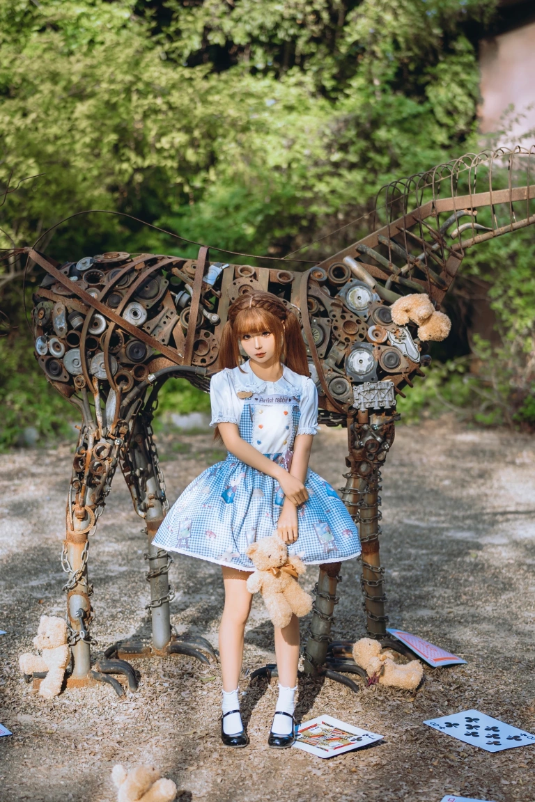 蠢沫沫《人偶》主题写真：16张全套美图