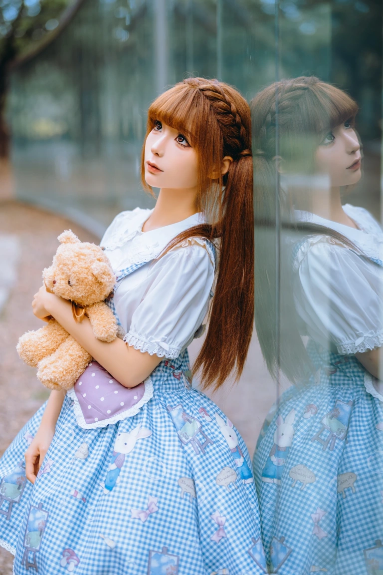 蠢沫沫《人偶》主题写真：16张全套美图