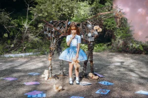 蠢沫沫《人偶》主题写真：16张全套美图