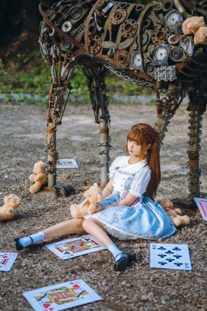 蠢沫沫《人偶》主题写真：16张全套美图