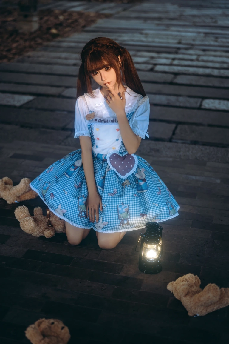 蠢沫沫《人偶》主题写真：16张全套美图