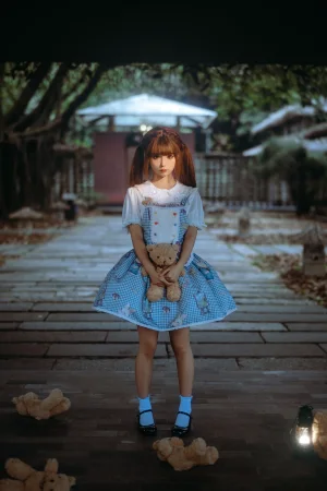 蠢沫沫《人偶》主题写真：16张全套美图