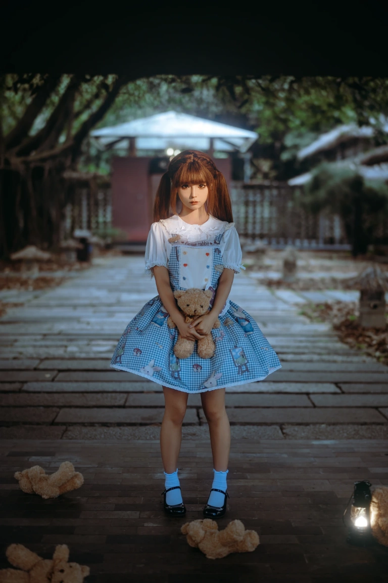 蠢沫沫《人偶》主题写真：16张全套美图