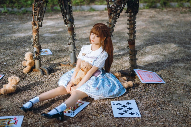 蠢沫沫《人偶》主题写真：16张全套美图