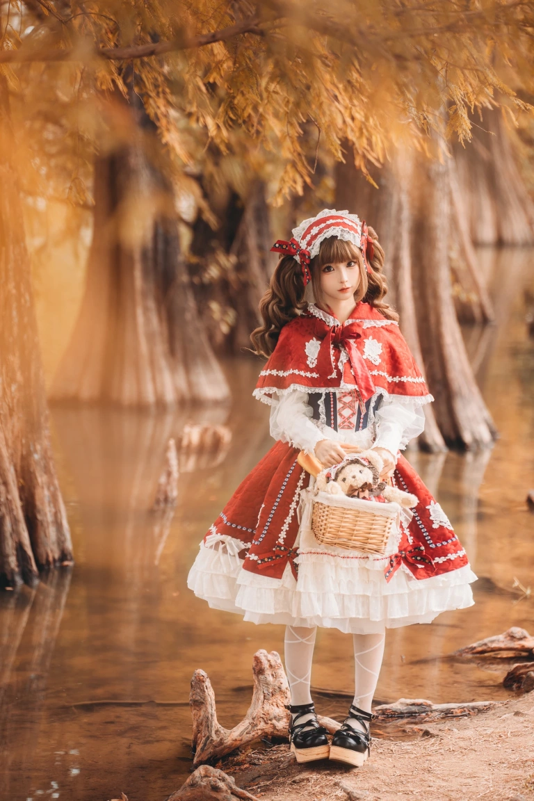 蠢沫沫《小红帽》主题写真：12张全套美图
