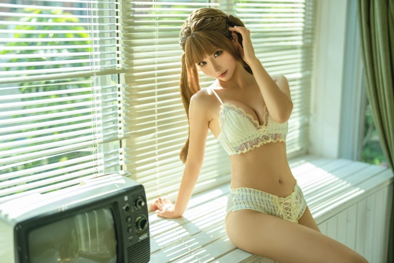 蠢沫沫《她》主题写真：44张全套美图
