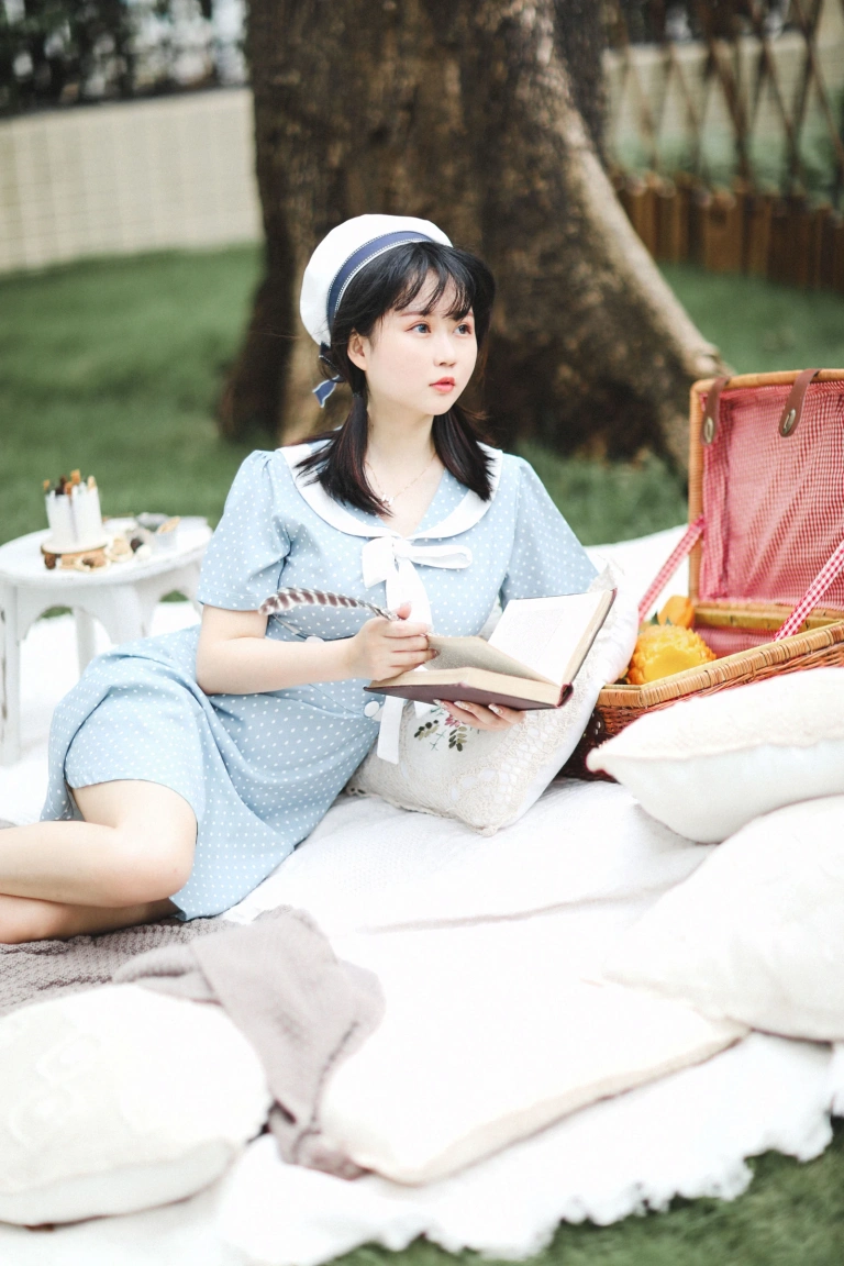 依酱《私人拍摄图》主题写真：30张全套美图