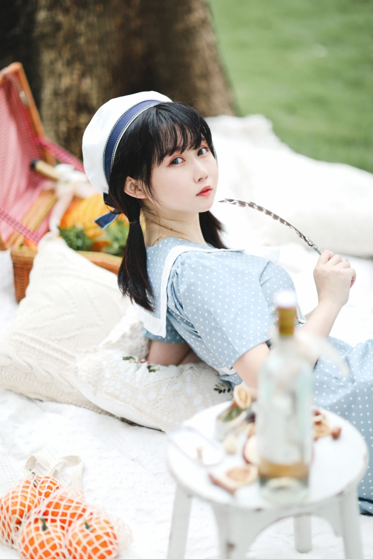依酱《私人拍摄图》主题写真：30张全套美图