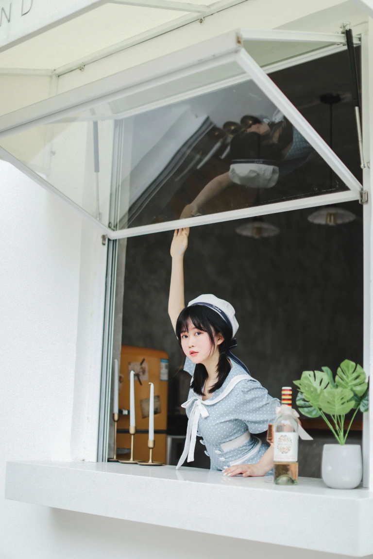 依酱《私人拍摄图》主题写真：30张全套美图
