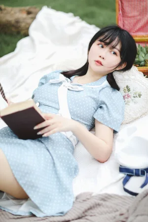 依酱《私人拍摄图》主题写真：30张全套美图