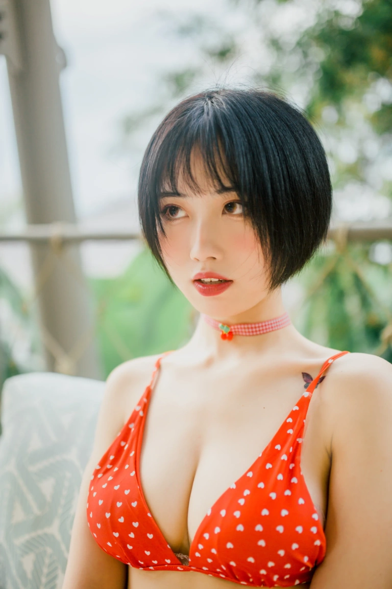 念雪《七月光荫》主题写真：30张全套美图