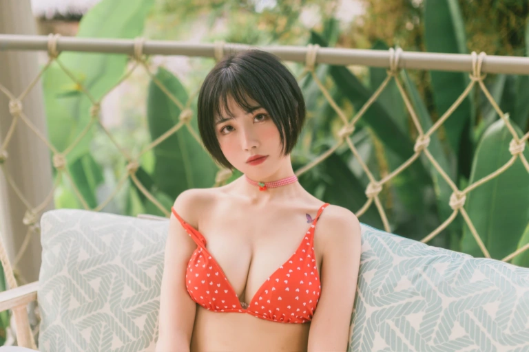 念雪《七月光荫》主题写真：30张全套美图