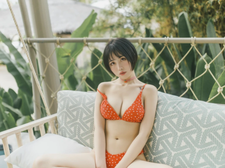 念雪《七月光荫》主题写真：30张全套美图