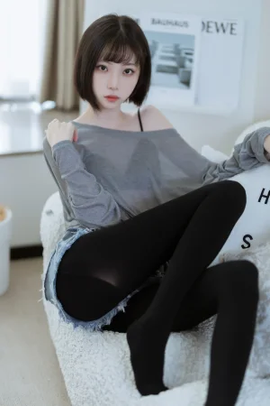 许岚《半透毛衣》主题写真：40张全套美图