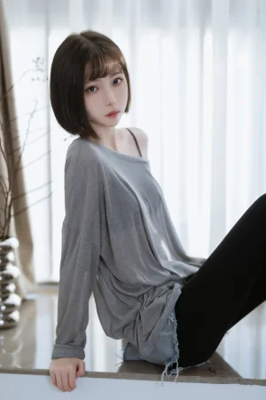 许岚《半透毛衣》主题写真：40张全套美图