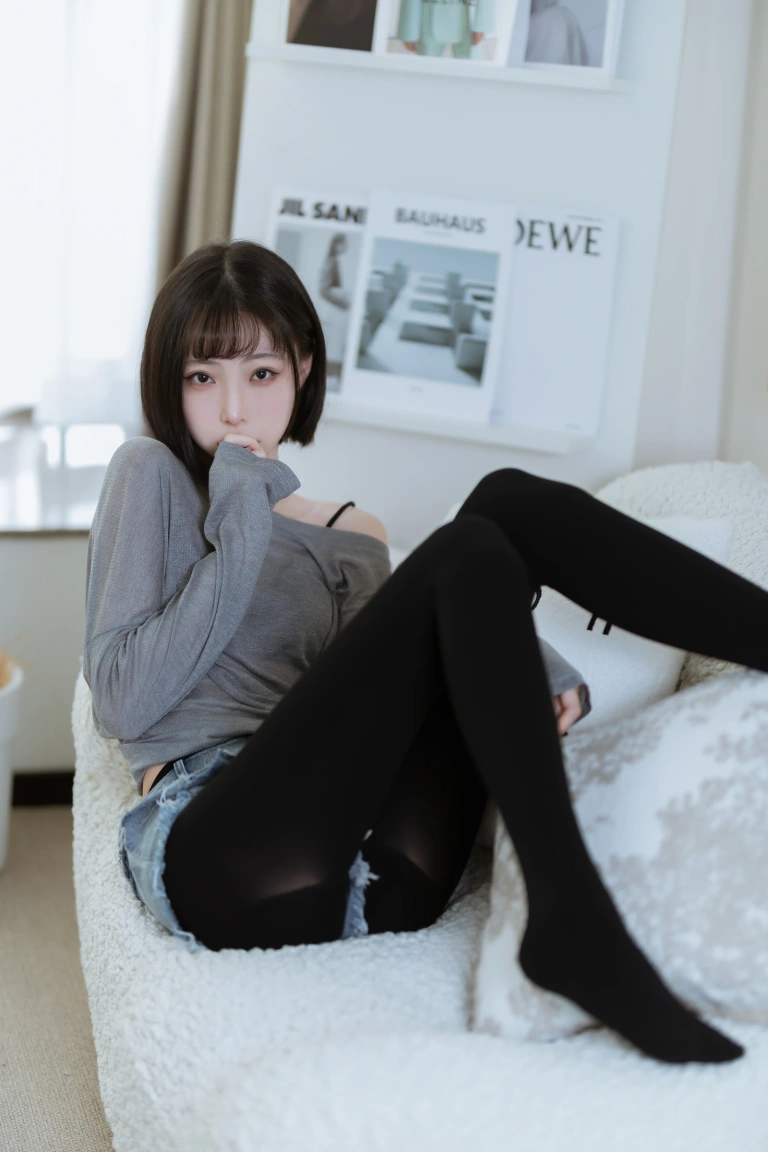 许岚《半透毛衣》主题写真：40张全套美图