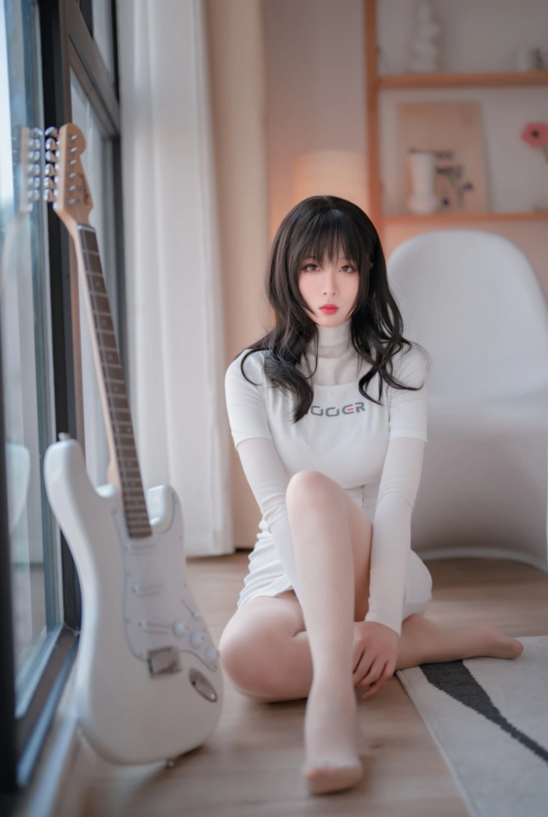 轩萧学姐《NO.25 – 吉他妹妹肉丝套》主题写真：61张全套美图