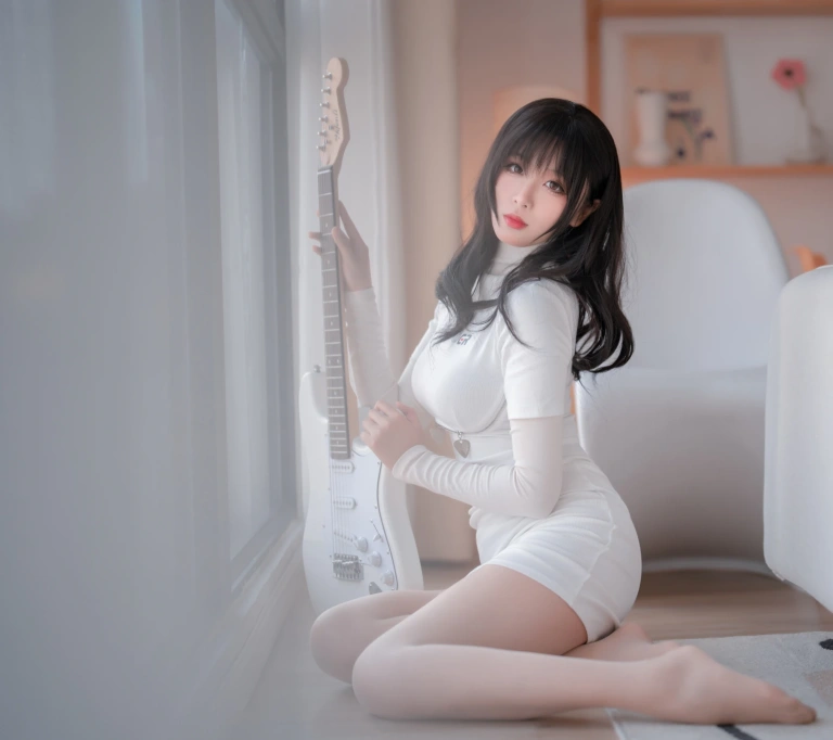 轩萧学姐《NO.25 – 吉他妹妹肉丝套》主题写真：61张全套美图