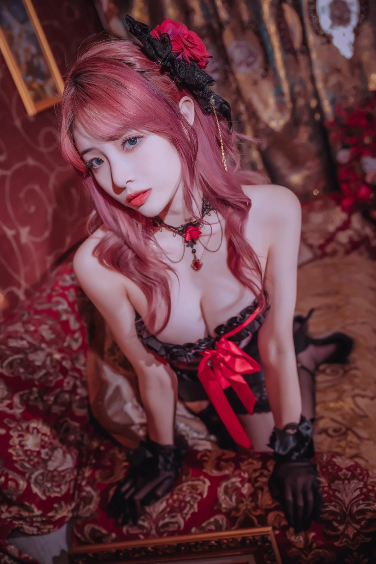 雯仔不讲道理《红黑格子》主题写真：9张全套美图