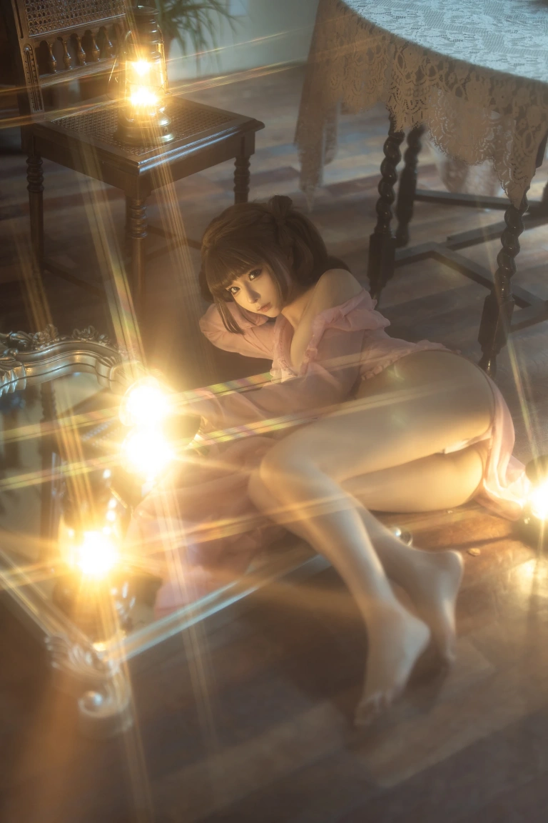 蠢沫沫《是谁照亮了她》主题写真：15张全套美图