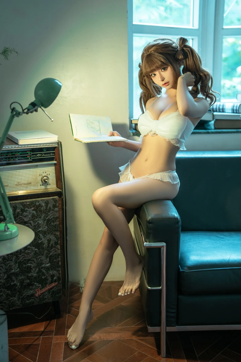 蠢沫沫《睡衣》主题写真：18张全套美图