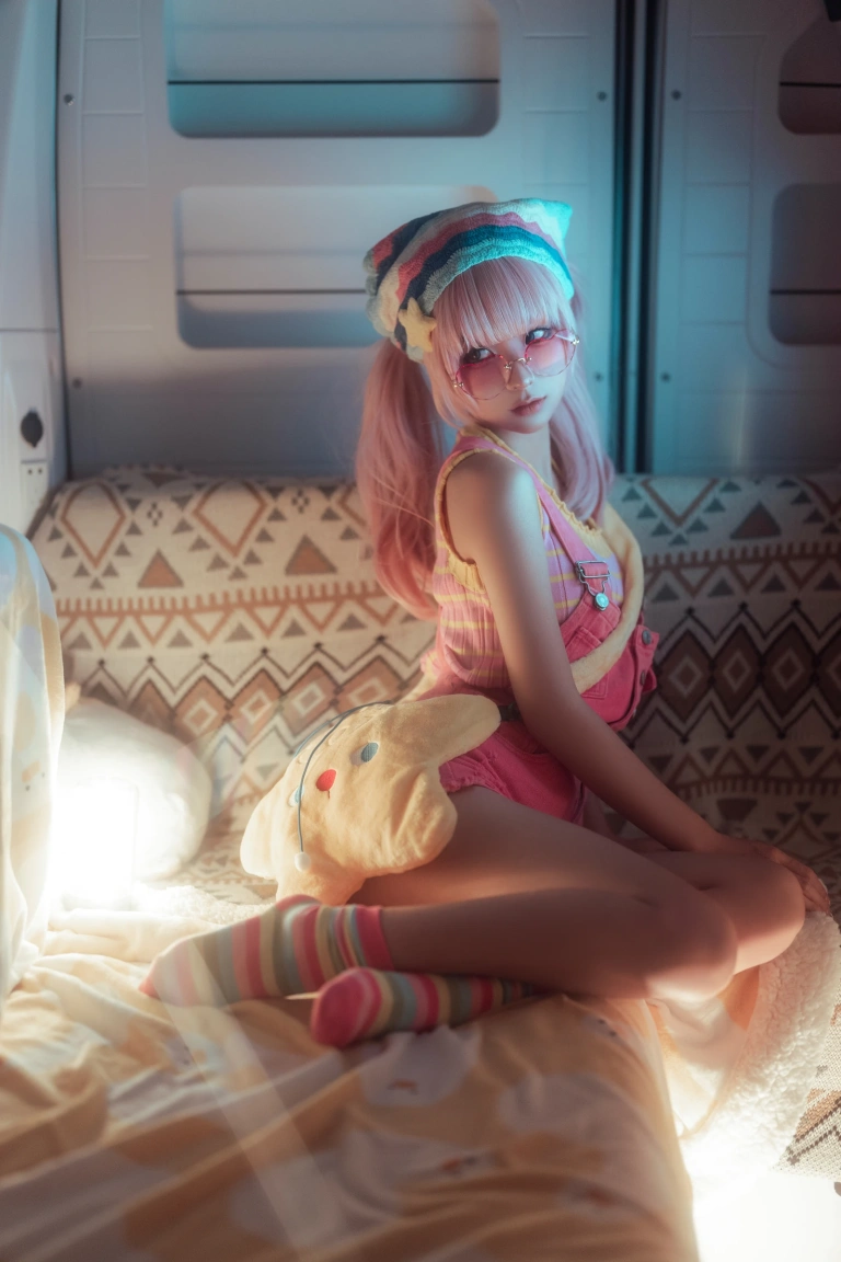 蠢沫沫《二月T3订阅《烟》主题写真：66张全套美图