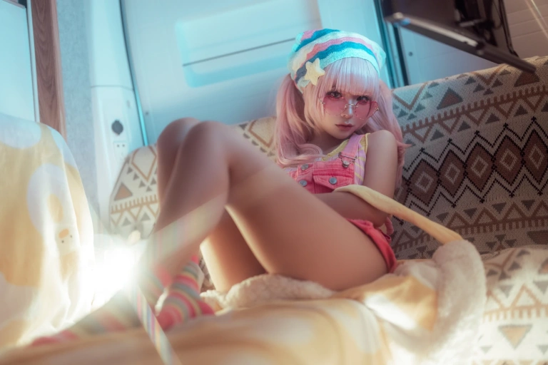 蠢沫沫《二月T3订阅《烟》主题写真：66张全套美图