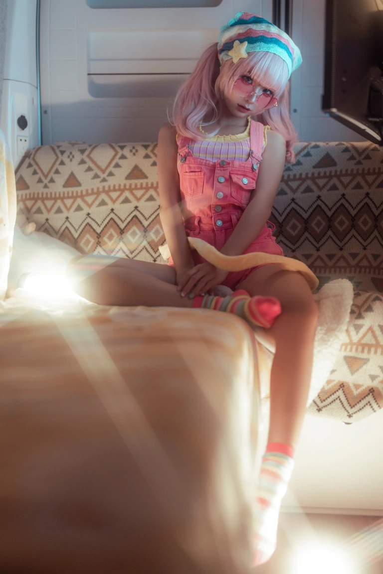 蠢沫沫《二月T3订阅《烟》主题写真：66张全套美图
