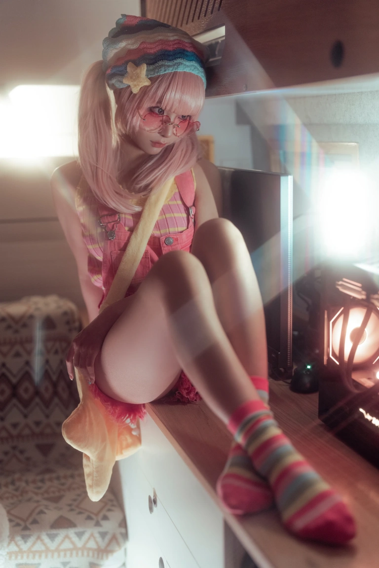 蠢沫沫《二月T3订阅《烟》主题写真：66张全套美图