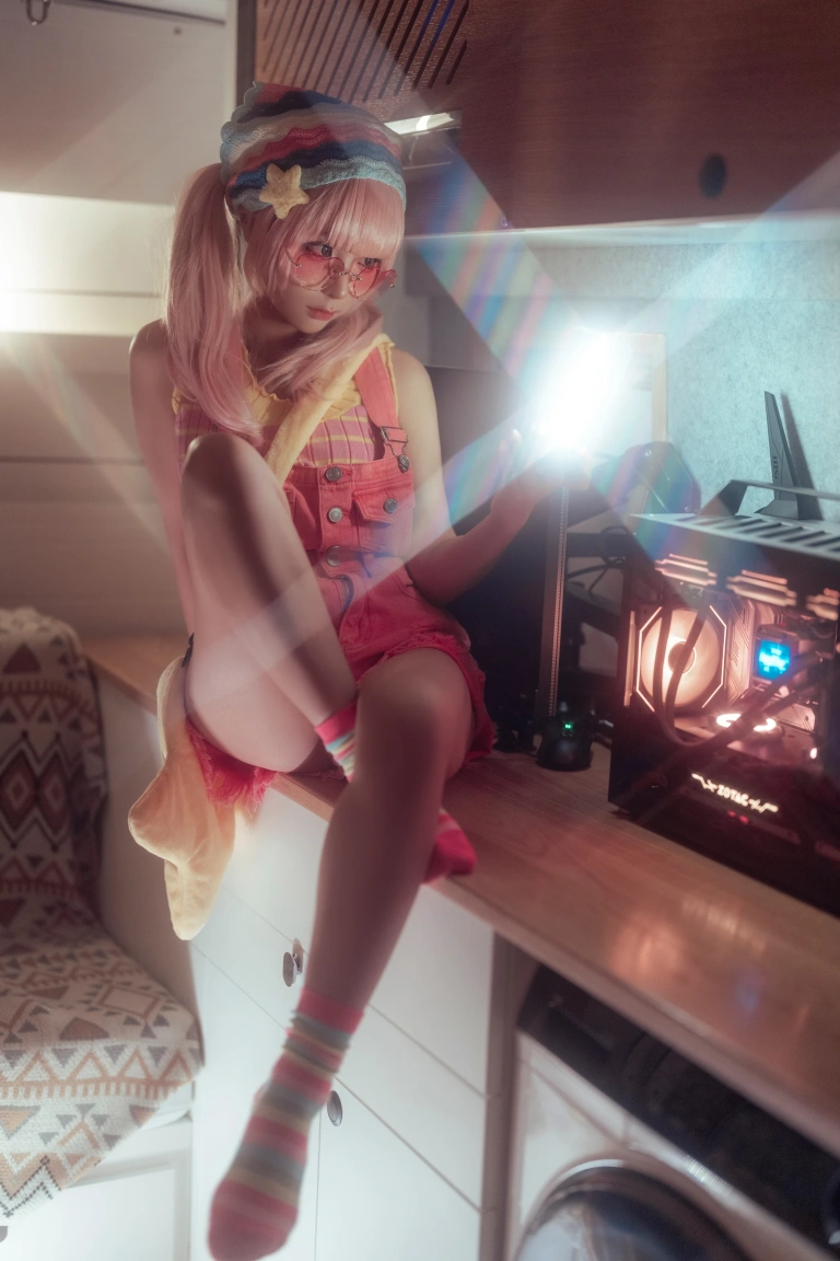 蠢沫沫《二月T3订阅《烟》主题写真：66张全套美图