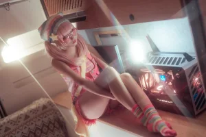 蠢沫沫《二月T3订阅《烟》主题写真：66张全套美图