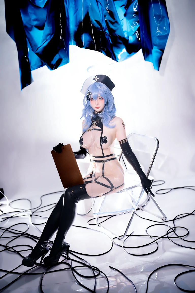 星之迟迟《碧蓝档案BA写真本《Erotopia》 天雨亚子》主题写真：60张全套美图