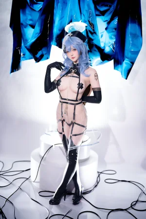 星之迟迟《碧蓝档案BA写真本《Erotopia》 天雨亚子》主题写真：60张全套美图