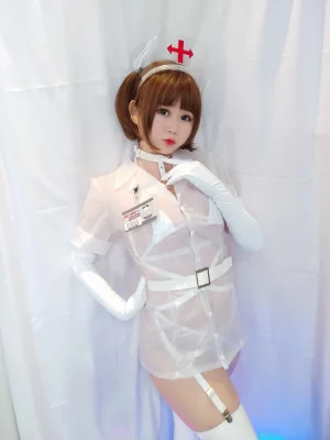 依酱《专属护士》主题写真：38张全套美图