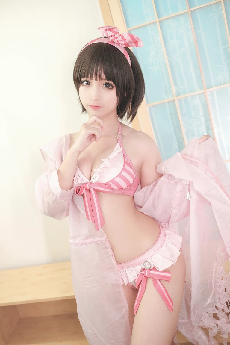 蠢沫沫《加藤惠泳装》主题写真：40张全套美图
