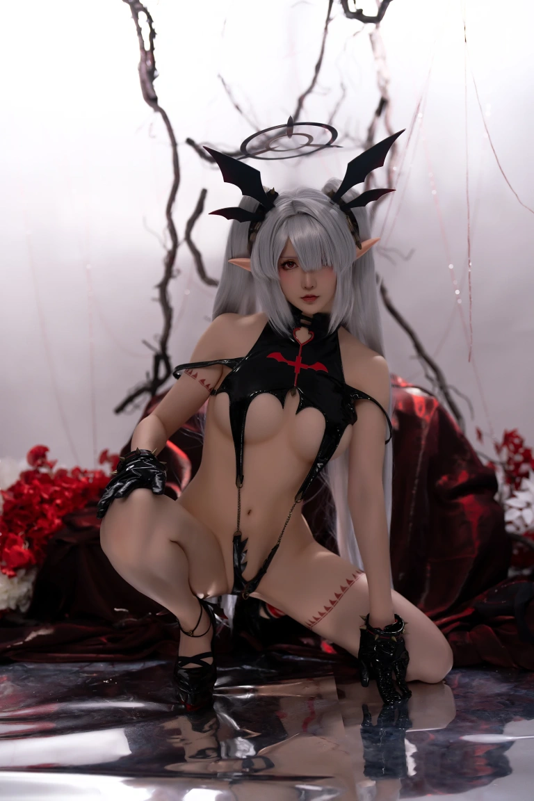 星之迟迟《碧蓝档案BA写真本《Erotopia》 银镜伊织》主题写真：58张全套美图