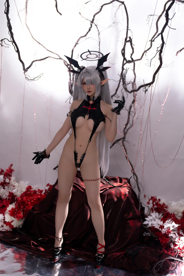 星之迟迟《碧蓝档案BA写真本《Erotopia》 银镜伊织》主题写真：58张全套美图