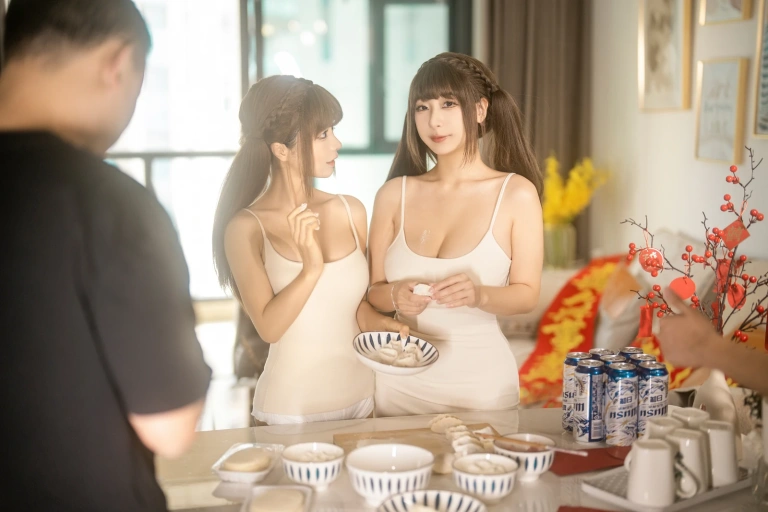 蠢沫沫《双人新年贺岁（&浅安安）》主题写真：103张全套美图