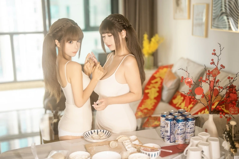 蠢沫沫《双人新年贺岁（&浅安安）》主题写真：103张全套美图