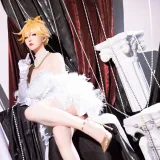 星之迟迟《2024年07月计划A 吊带袜天使 潘迪礼服》主题写真：45张全套美图，含1个视频
