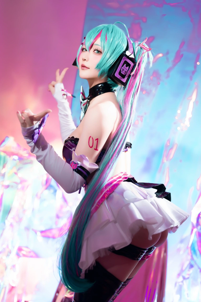星之迟迟《2024年07月计划B Miku初音未来 喵斯快跑》主题写真：73张全套美图，含1个视频