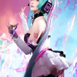 星之迟迟《2024年07月计划B Miku初音未来 喵斯快跑》主题写真：73张全套美图，含1个视频